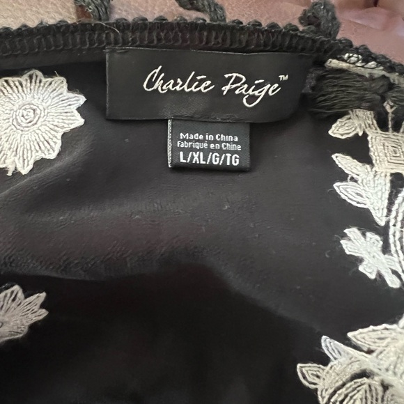 Charlie Paige Women’s Cover Up Black/White Embroidered Floral Design Size L/XL - Picture 4 of 4